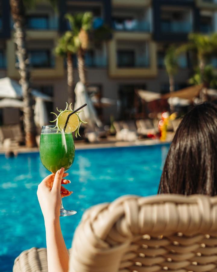 Waves Aqua Resort Kenitra Exterior photo A green smoothie