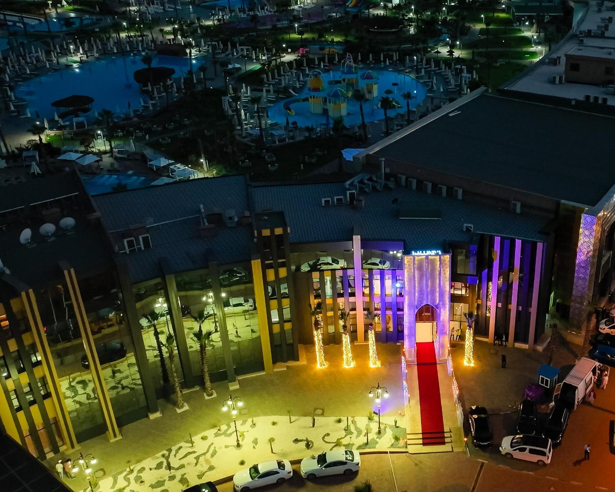 Waves Aqua Resort Kenitra Exterior photo The Marina at night
